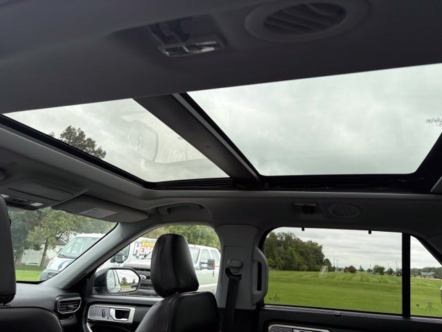 Used 2022 Ford Explorer Limited AWD/4WD image 11