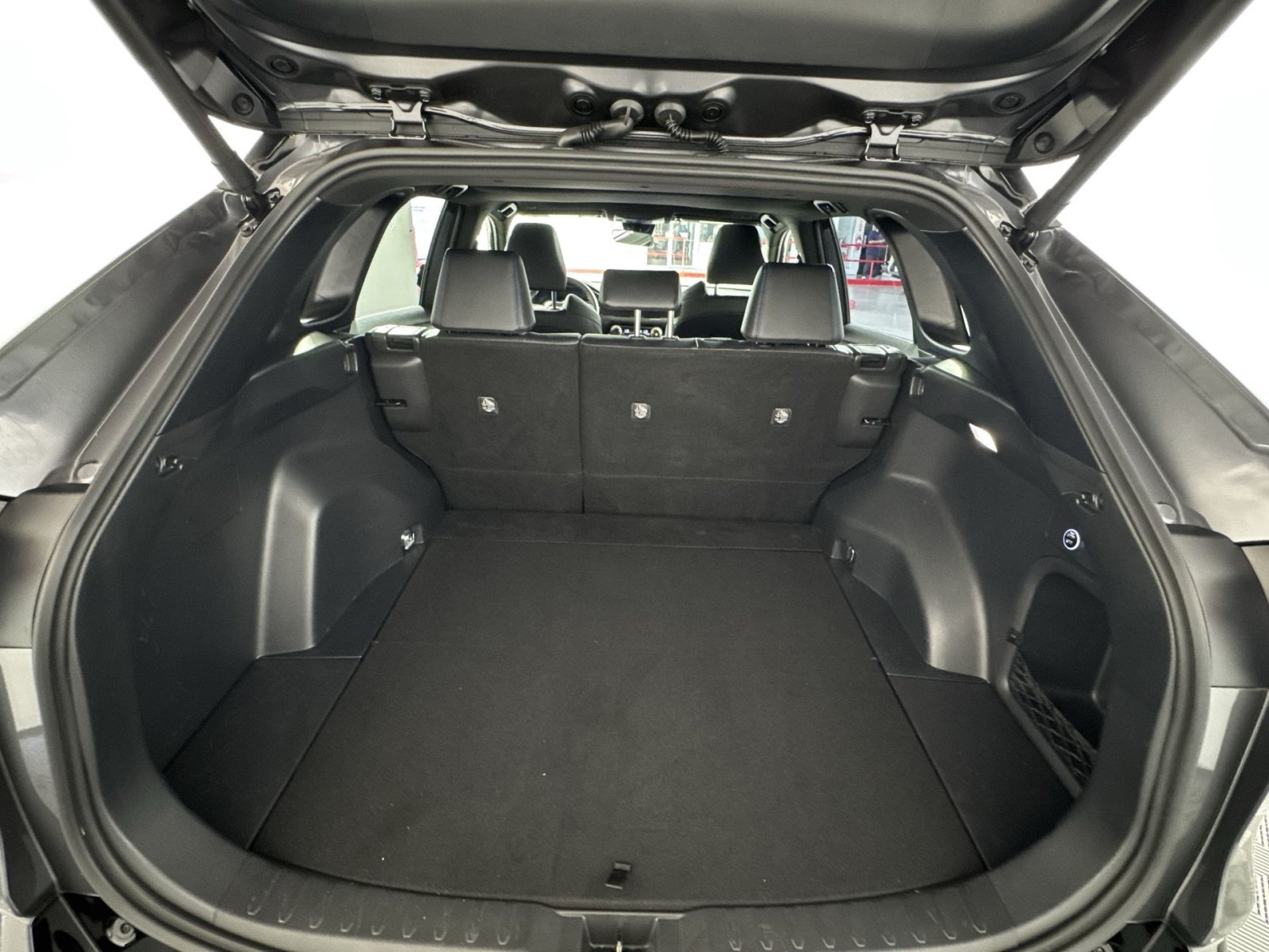Used 2025 Toyota RAV4 XSE AWD/4WD image 25