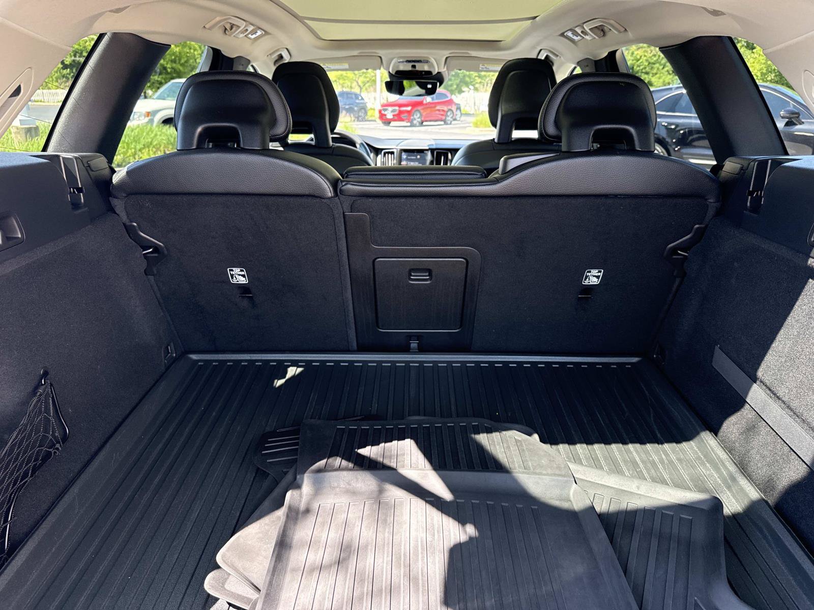 Used 2018 Volvo XC60 T6 Momentum w/ Convenience Package AWD/4WD image 10