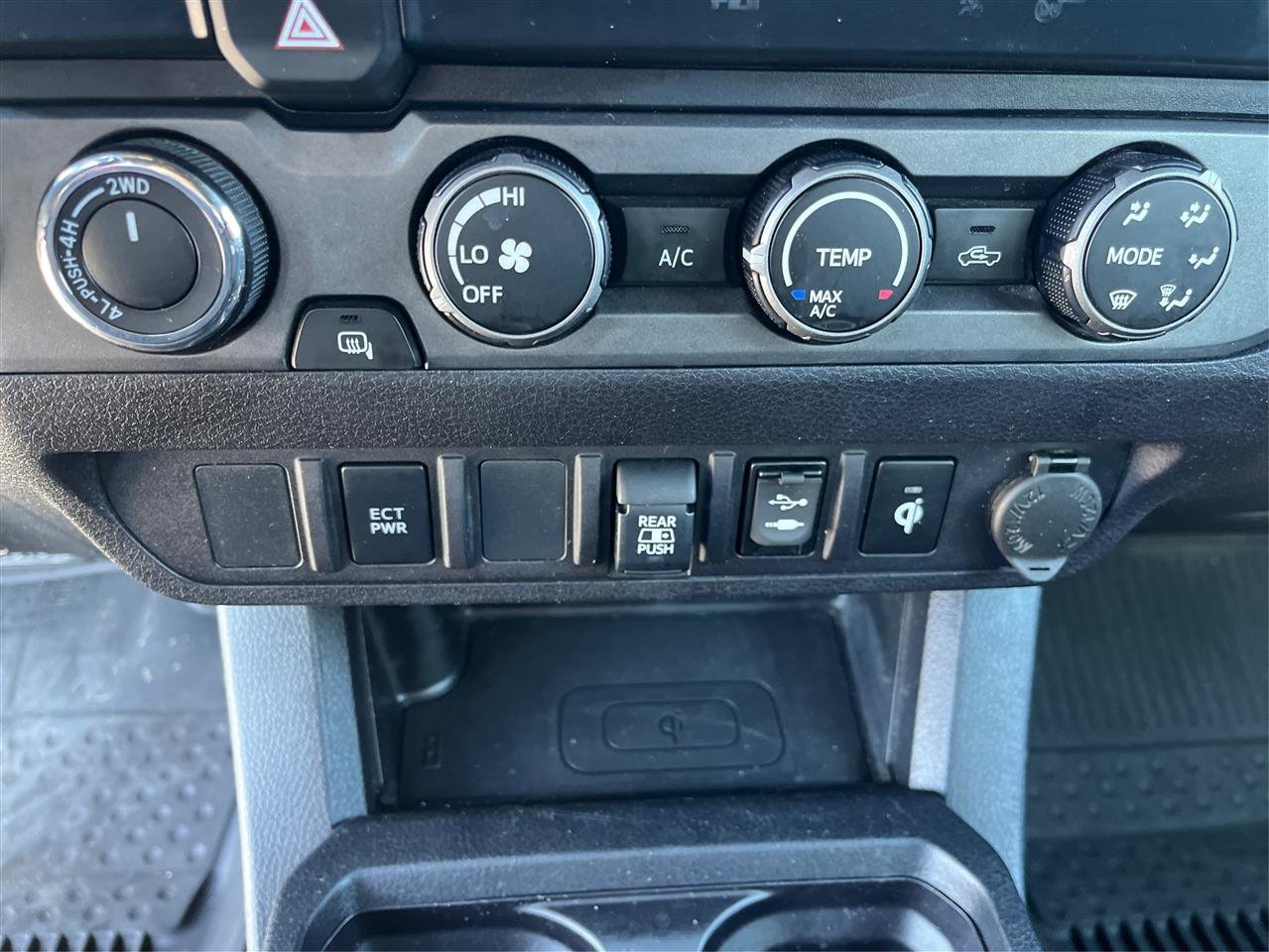 Used 2019 Toyota Tacoma TRD Sport image 18