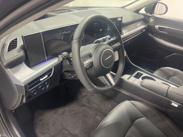 New 2025 Hyundai Sonata Limited image 9