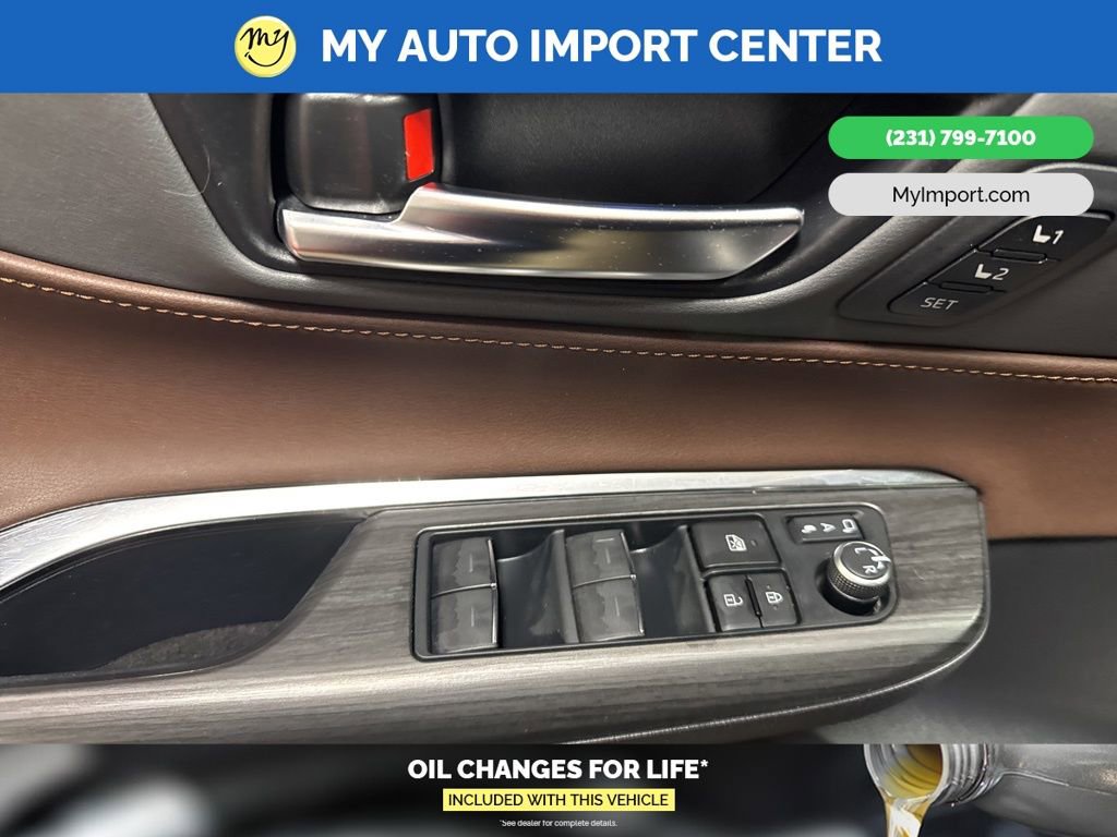 Used 2023 Toyota Venza XLE image 11