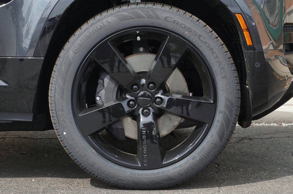 New 2026 Land Rover Defender 130 X-Dynamic SE image 9