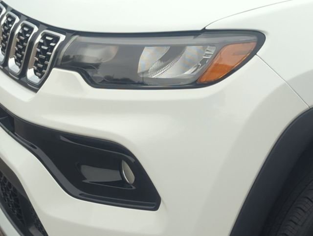Used 2025 Jeep Compass Limited AWD/4WD image 9