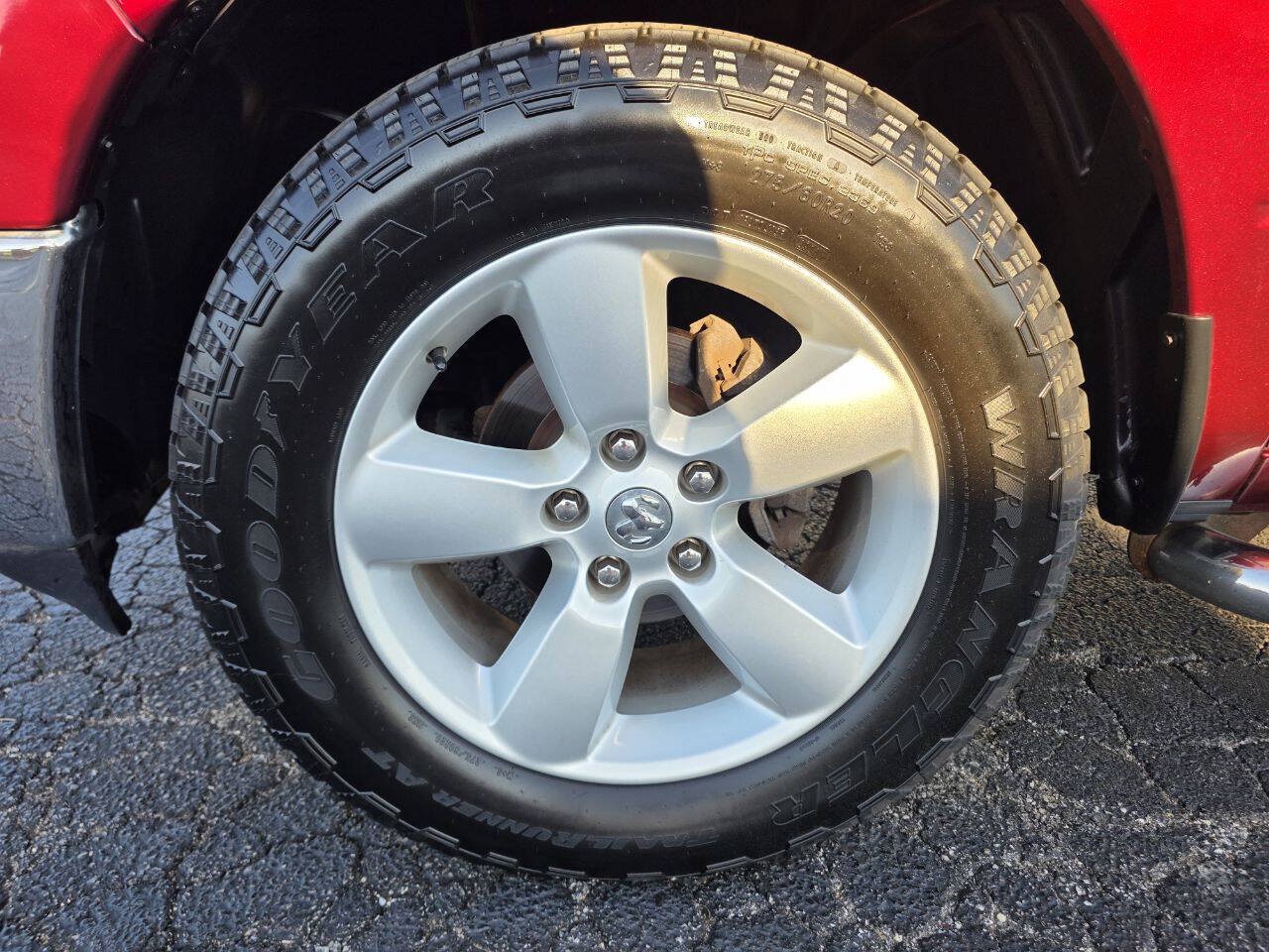 Used 2018 RAM 1500 Classic SLT AWD/4WD image 28