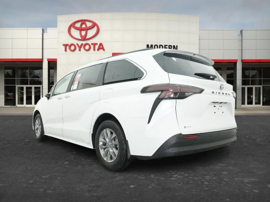 New 2026 Toyota Sienna XLE FWD image 5