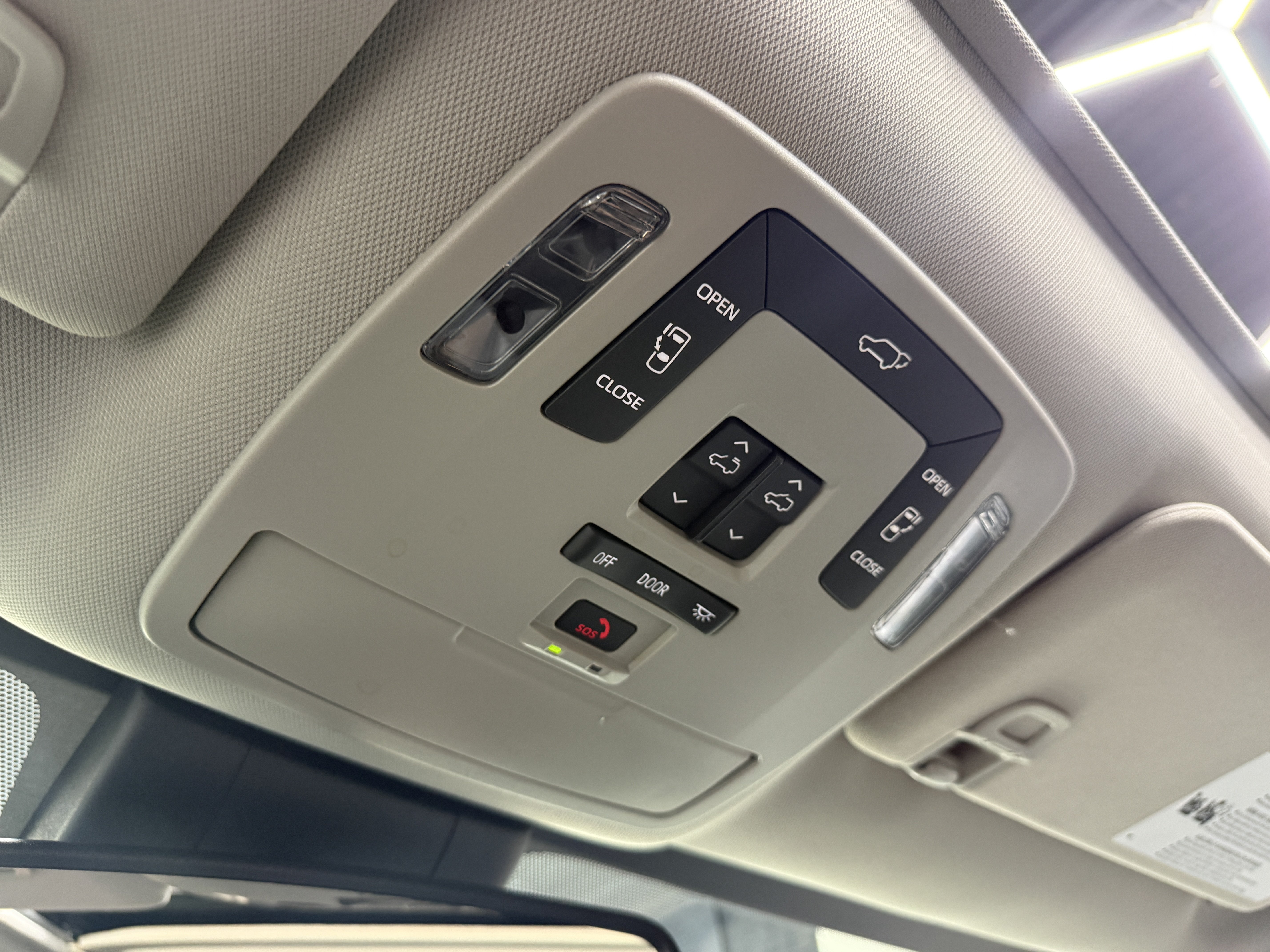 Used 2026 Toyota Sienna XLE FWD image 15