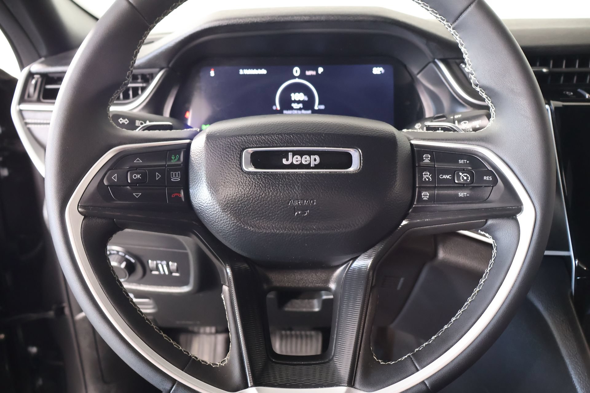 Used 2025 Jeep Grand Cherokee L Laredo AWD/4WD image 3