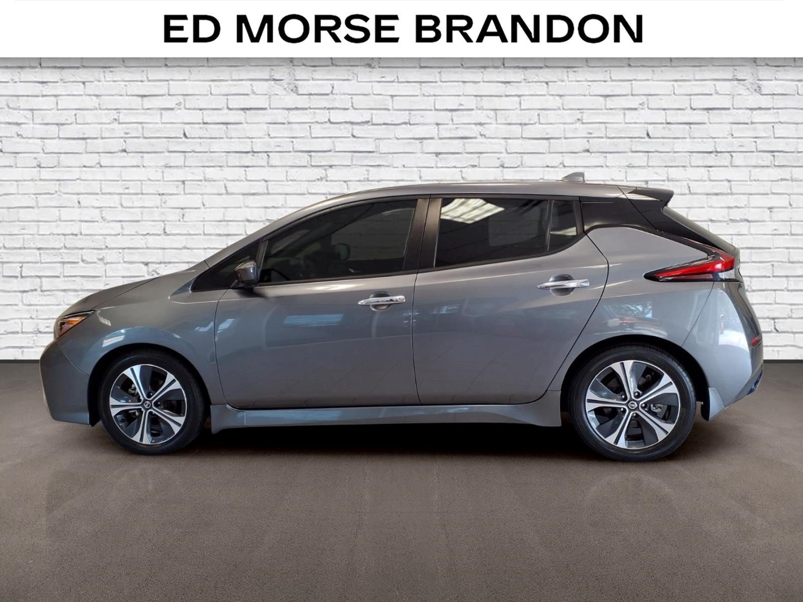 Used 2022 Nissan Leaf SV w/ SV Technology Package FWD image 2