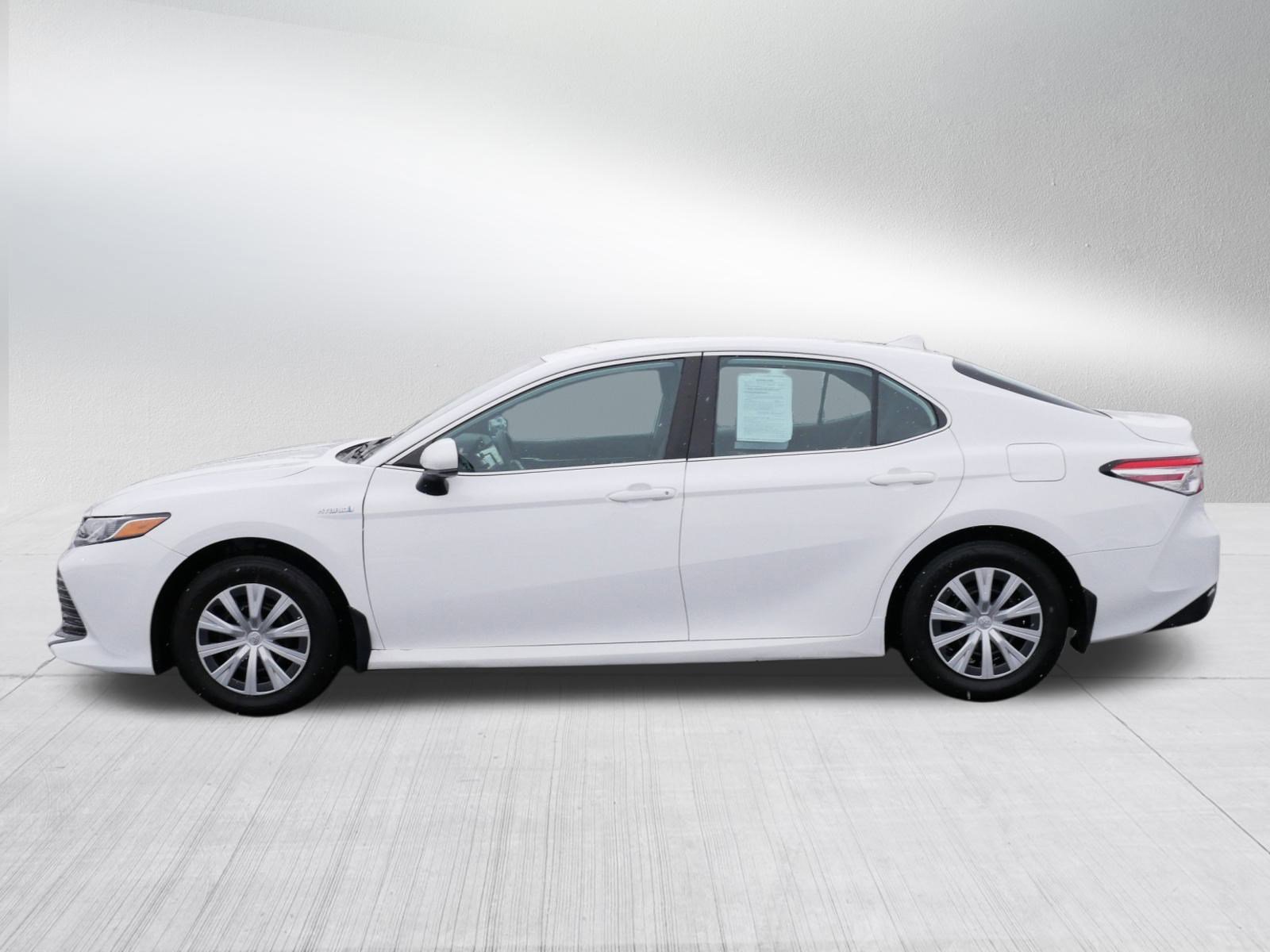 Used 2020 Toyota Camry LE image 4