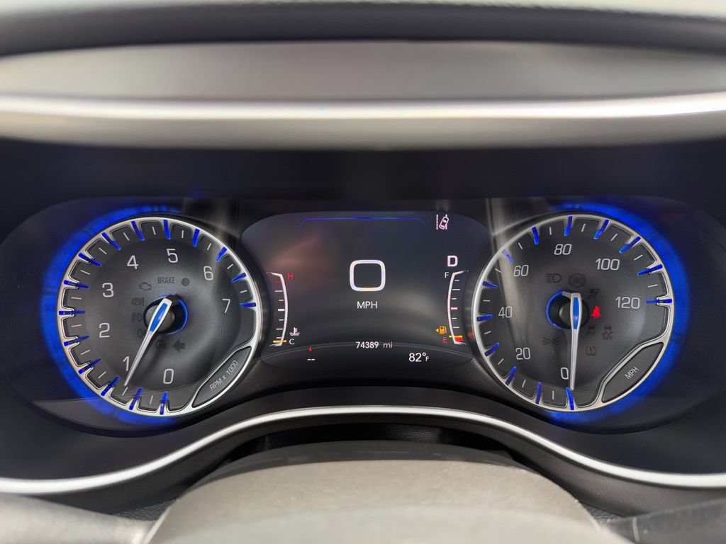 Used 2023 Chrysler Pacifica Touring-L FWD image 27