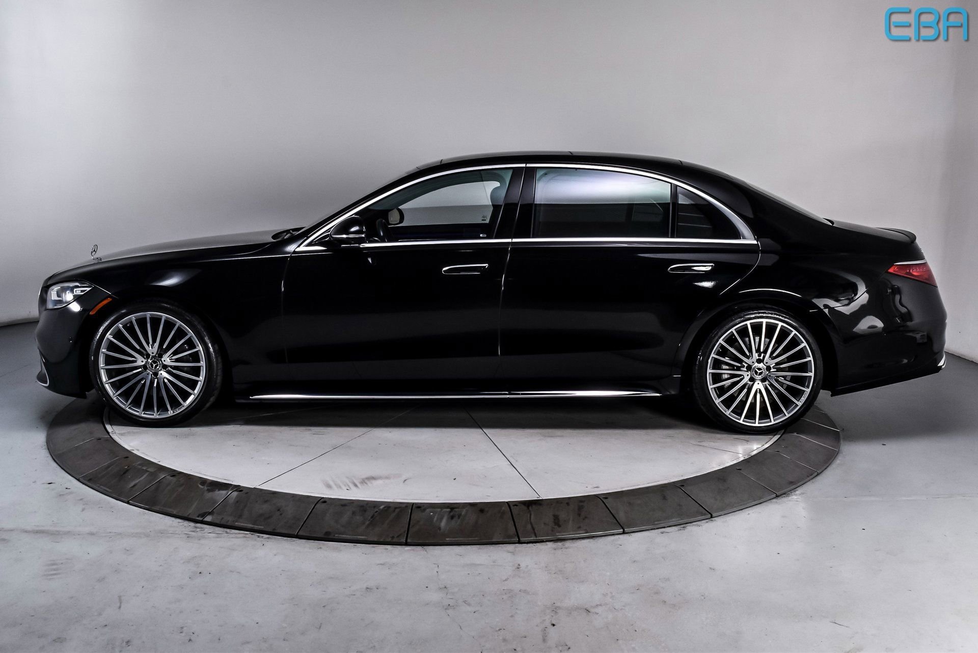 Used 2023 Mercedes-Benz S 580 4MATIC Sedan image 3