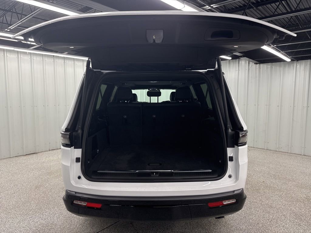 New 2026 Jeep Grand Wagoneer L Summit image 8