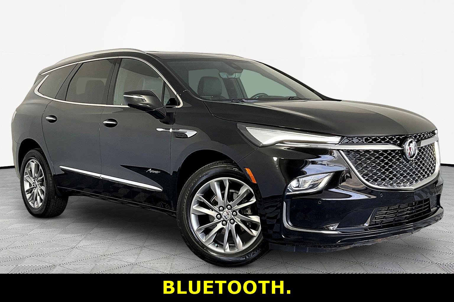 Used 2023 Buick Enclave Avenir image 3