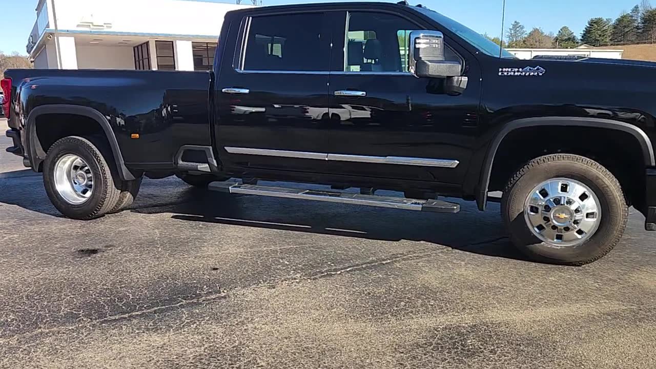 Used 2025 Chevrolet Silverado 3500 High Country w/ High Country Premium Package image 9