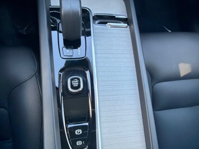 Used 2025 Volvo XC60 B5 Plus AWD/4WD image 18