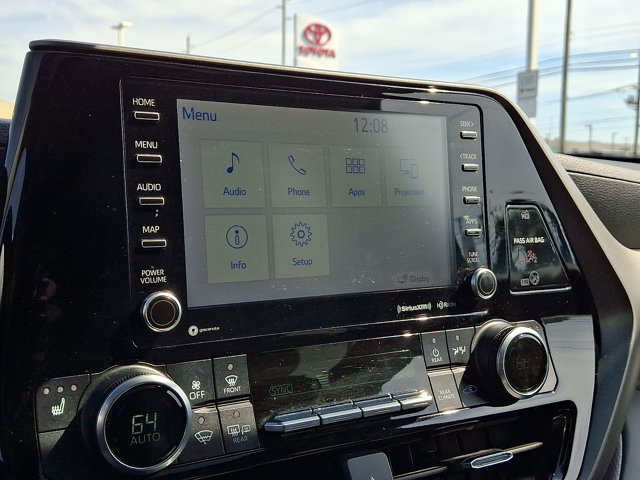 Used 2021 Toyota Highlander XLE AWD/4WD image 19