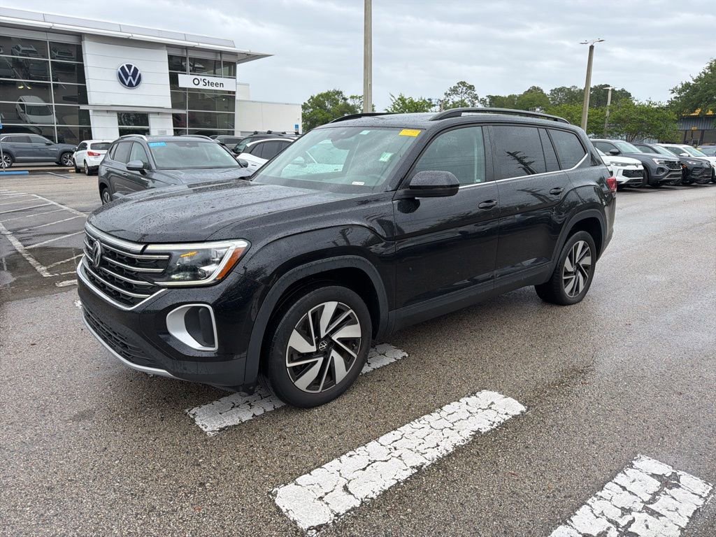 Used 2024 Volkswagen Atlas SE w/ Panoramic Sunroof Package FWD image 15