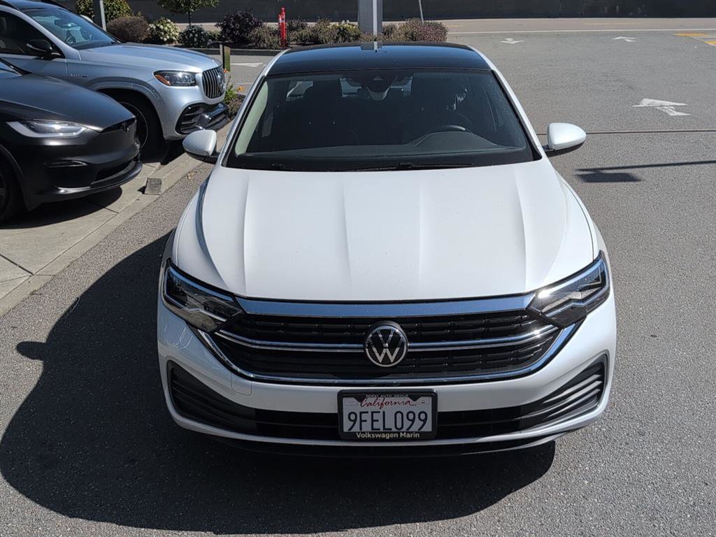 Used 2023 Volkswagen Jetta SE w/ Panoramic Sunroof Package FWD image 3