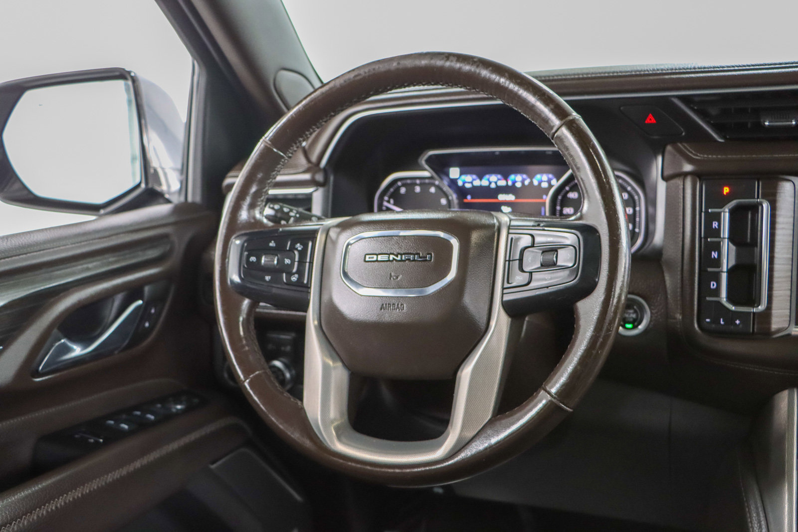 Used 2021 GMC Yukon Denali w/ Denali Premium Package image 13