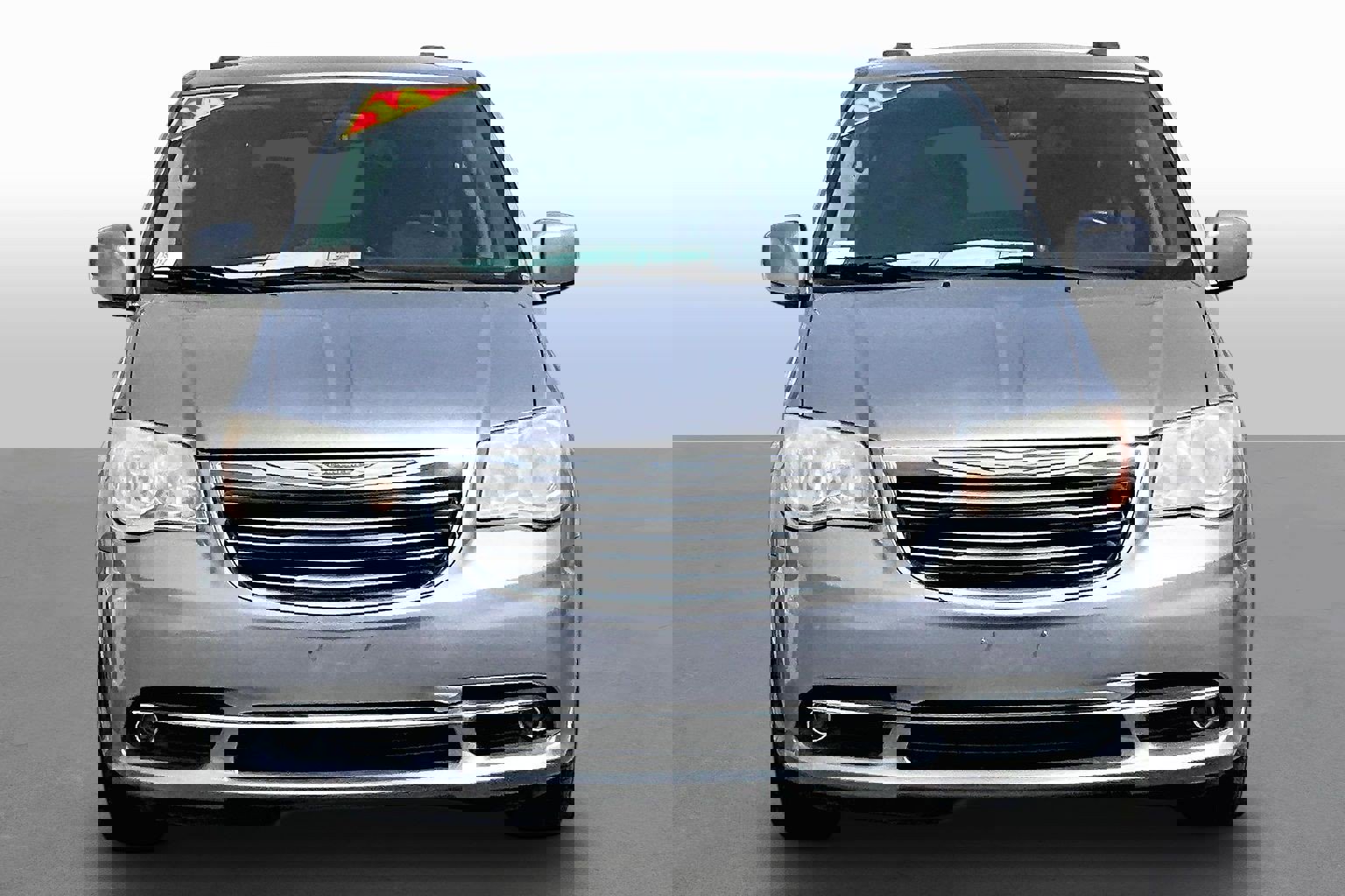 Used 2014 Chrysler Town & Country Touring image 2