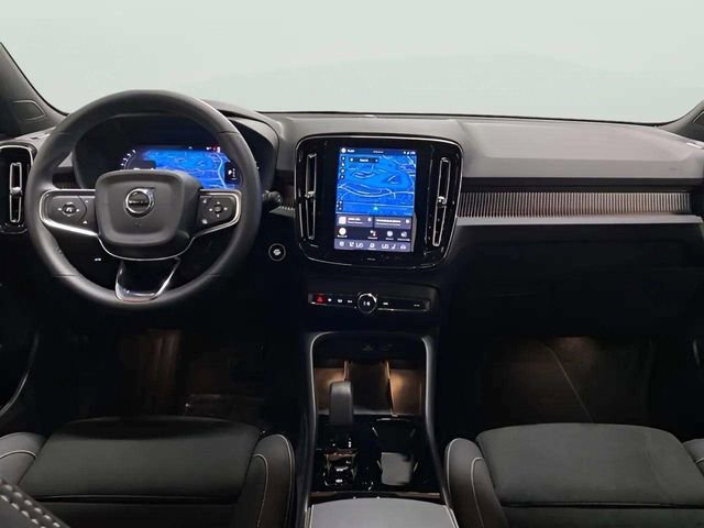 Used 2025 Volvo XC40 B5 Plus AWD/4WD image 13