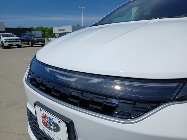 New 2027 Chrysler Pacifica Select FWD image 36