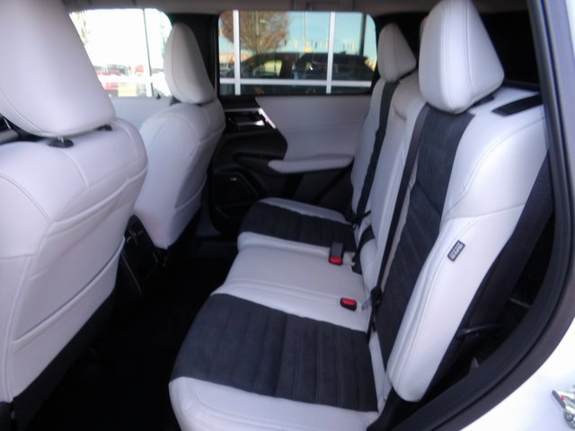 New 2025 Mitsubishi Outlander SE image 17