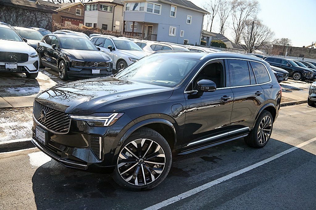 New 2026 Volvo XC90 T8 Ultra w/ Protection Package Premier image 3