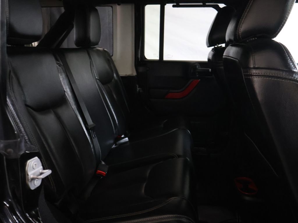 Used 2018 Jeep Wrangler Unlimited Rubicon w/ Connectivity Group image 13