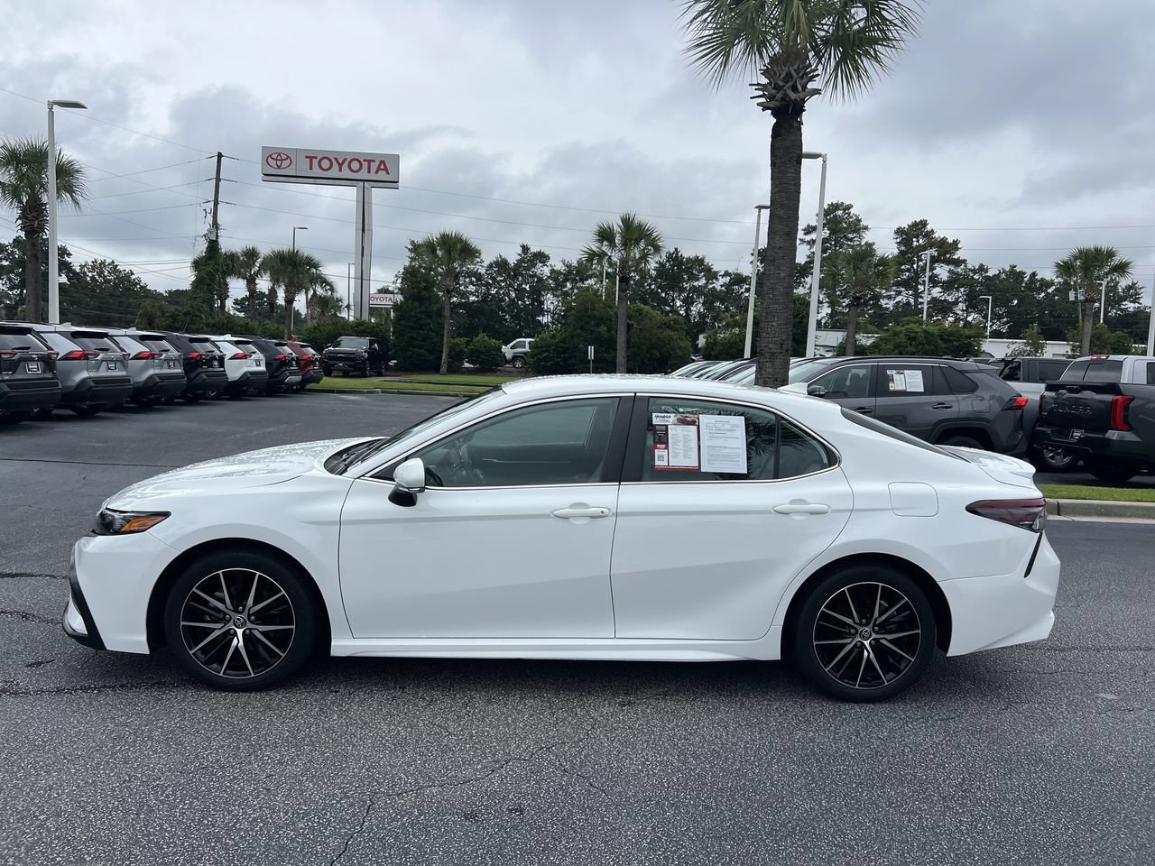 Used 2024 Toyota Camry SE FWD image 7