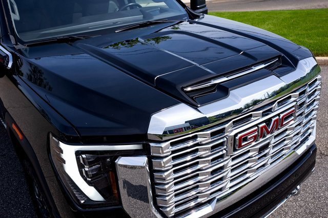 Used 2024 GMC Sierra 3500 Denali w/ Denali Reserve Package image 12