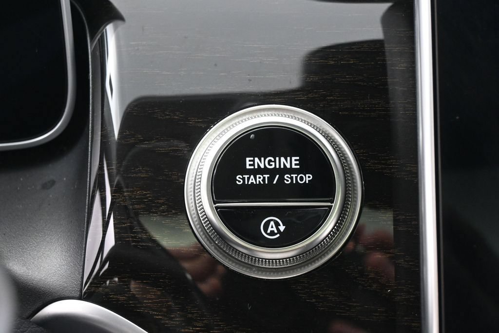 Used 2025 Mercedes-Benz GLC 300 4MATIC image 21