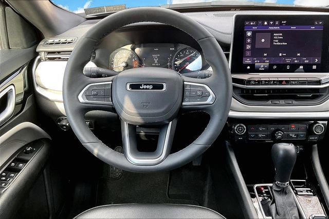 Used 2025 Jeep Compass Limited AWD/4WD image 5