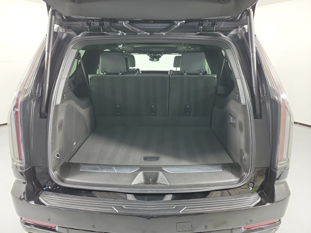 Used 2025 Cadillac Escalade ESV Sport AWD/4WD image 9