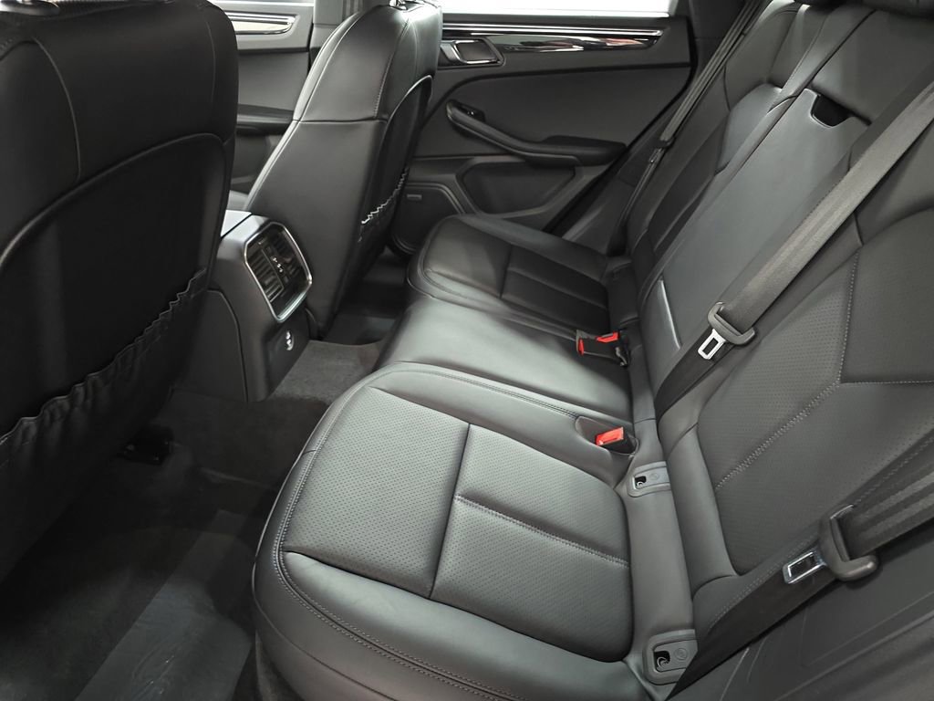 Certified 2026 Porsche Macan AWD/4WD image 24