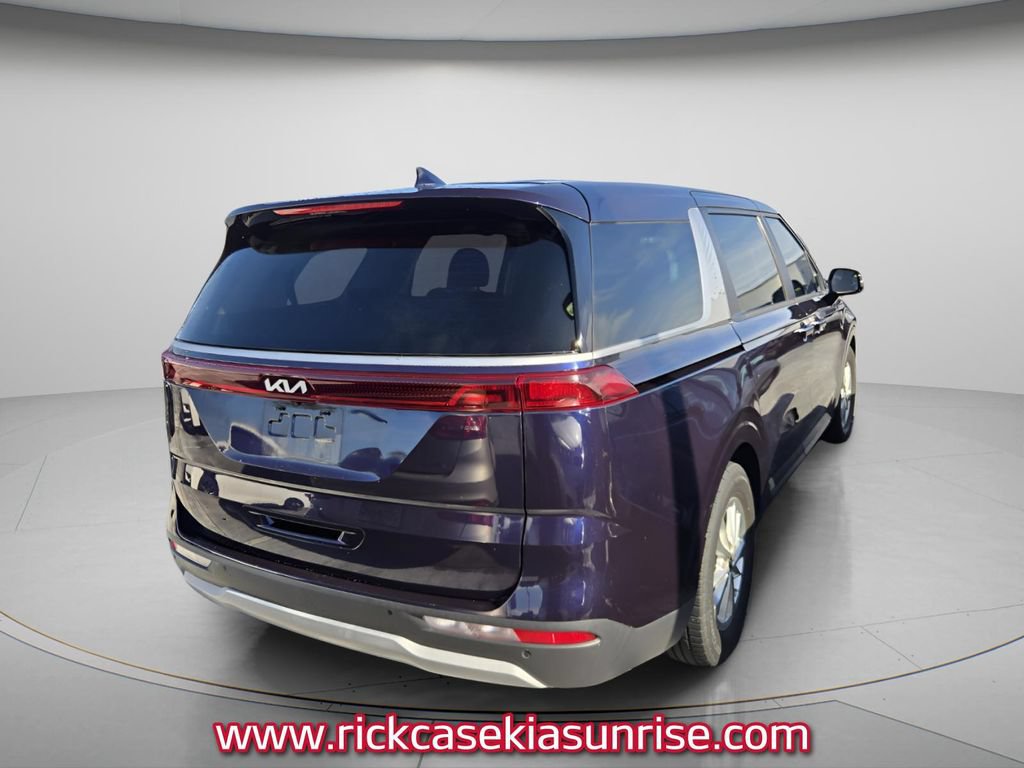 Used 2023 Kia Carnival LX FWD image 5