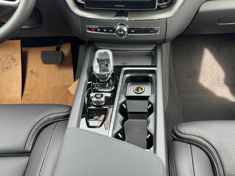 New 2026 Volvo XC60 B5 Ultra w/ Climate Package image 9