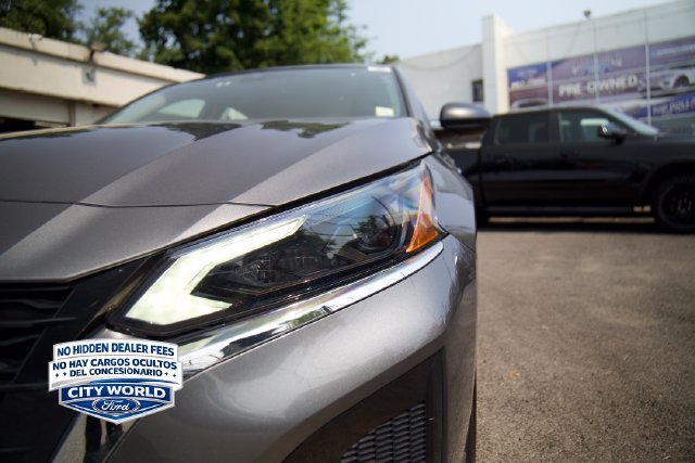 Used 2025 Nissan Altima 2.5 SV FWD image 9