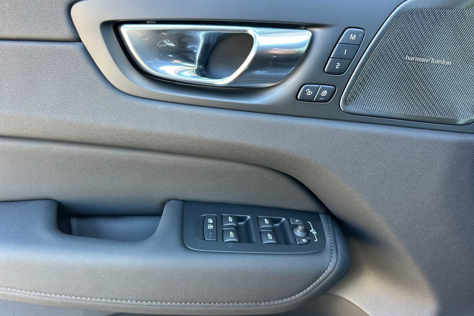 New 2026 Volvo XC60 B5 Ultra w/ Climate Package AWD/4WD image 10