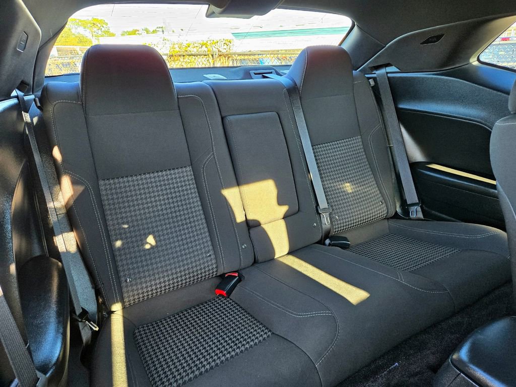 Used 2017 Dodge Challenger SXT image 39