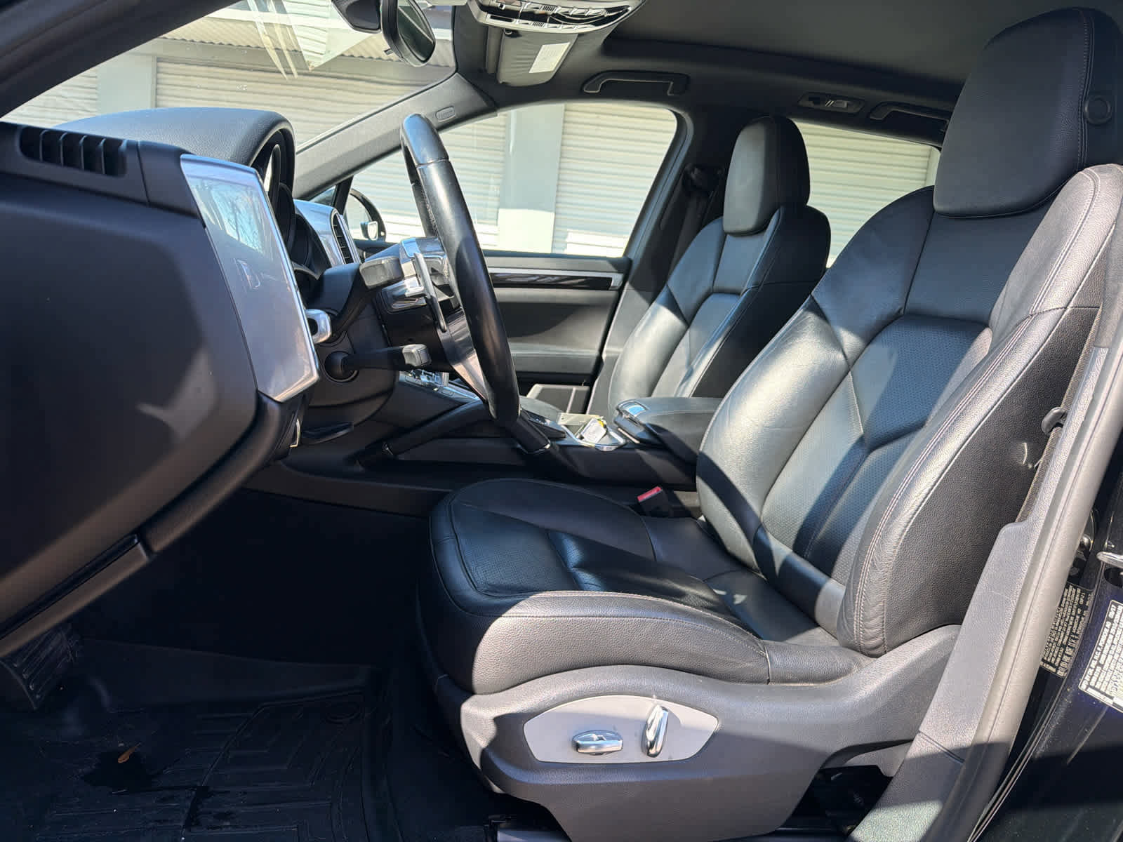 Used 2018 Porsche Cayenne Platinum Edition image 12