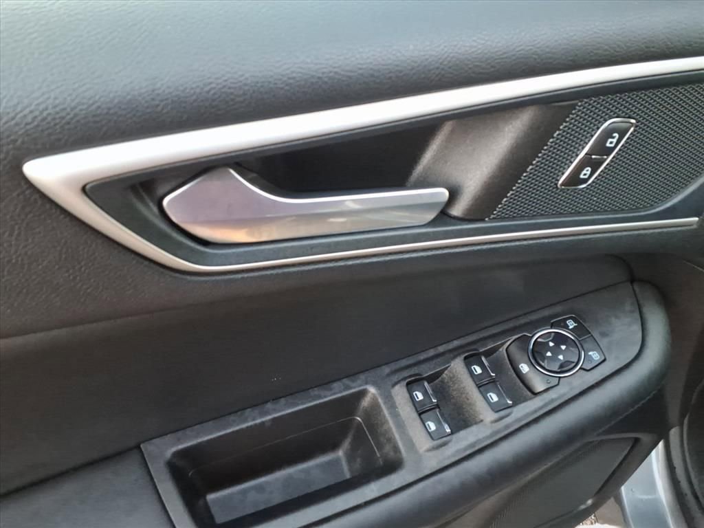 Used 2024 Ford Edge SEL image 16