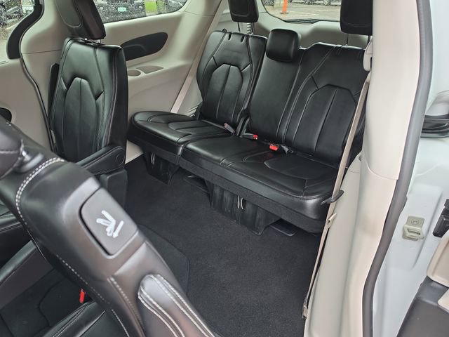 Used 2024 Chrysler Pacifica Touring-L FWD image 13