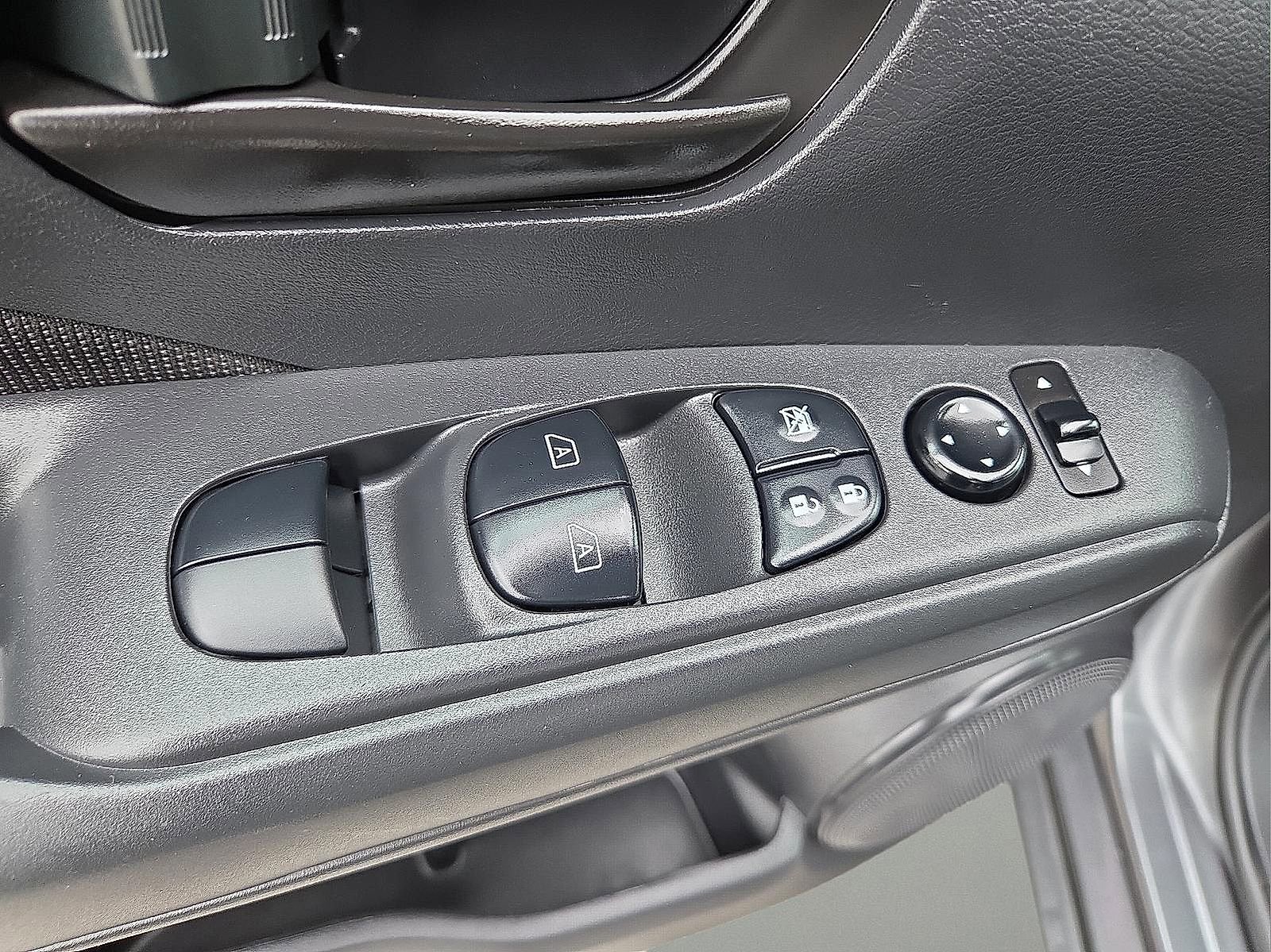 Used 2023 Nissan Kicks S FWD image 14