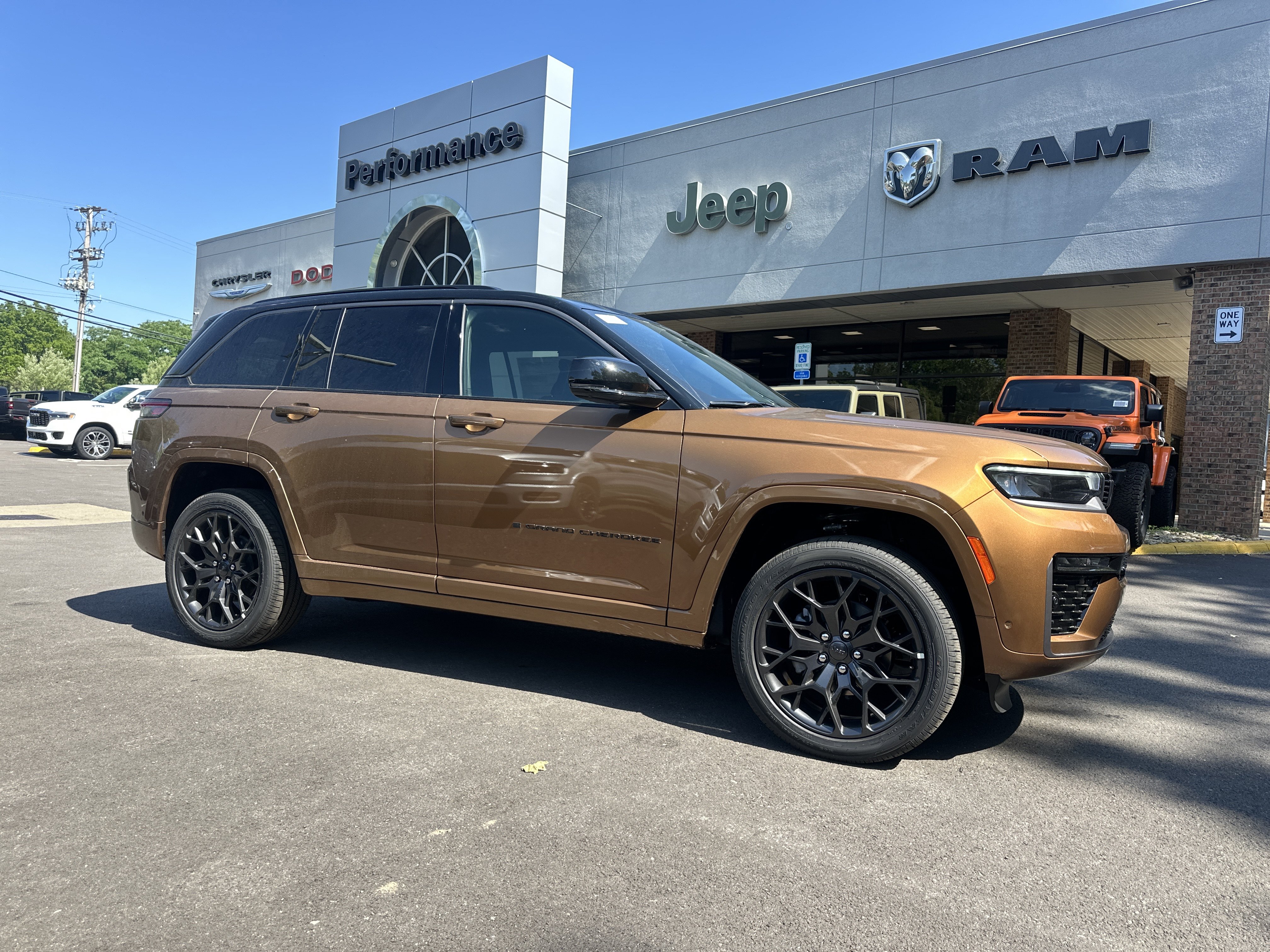 New 2026 Jeep Grand Cherokee Summit w/ Obsidian Package AWD/4WD image 21