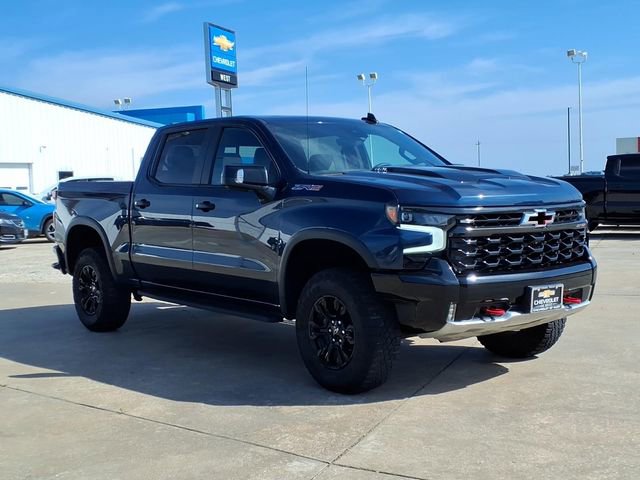 Used 2023 Chevrolet Silverado 1500 ZR2 w/ Technology Package AWD/4WD image 3