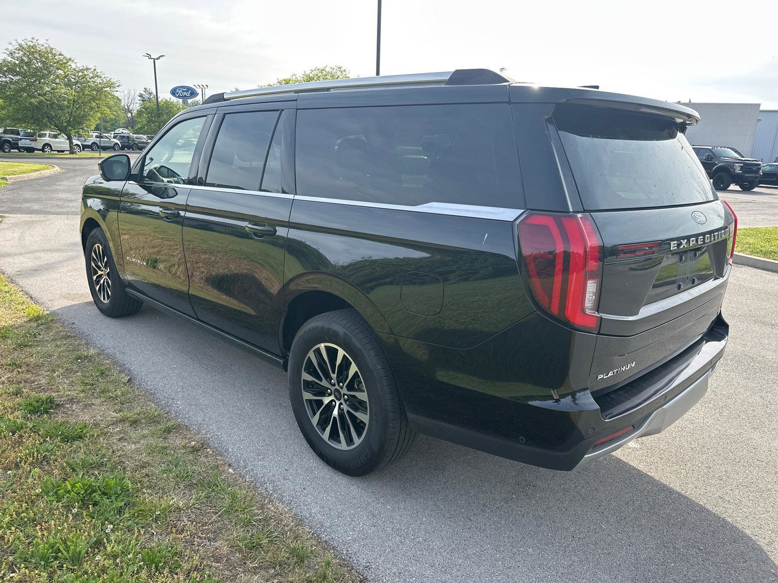 Used 2025 Ford Expedition Max Platinum AWD/4WD image 15