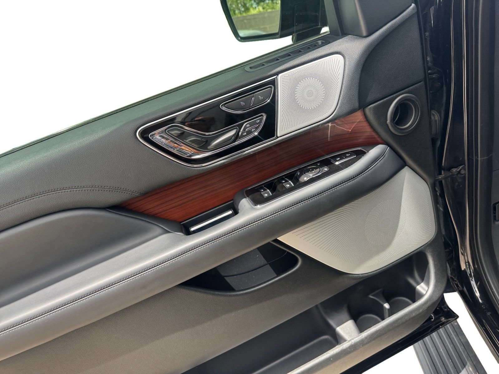 Used 2023 Lincoln Navigator Reserve AWD/4WD image 20