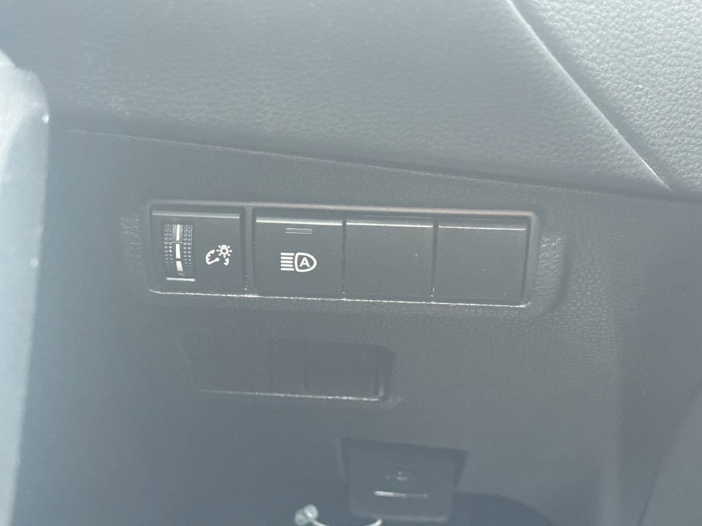 Used 2023 Toyota Corolla Cross LE w/ Moonroof Package image 32